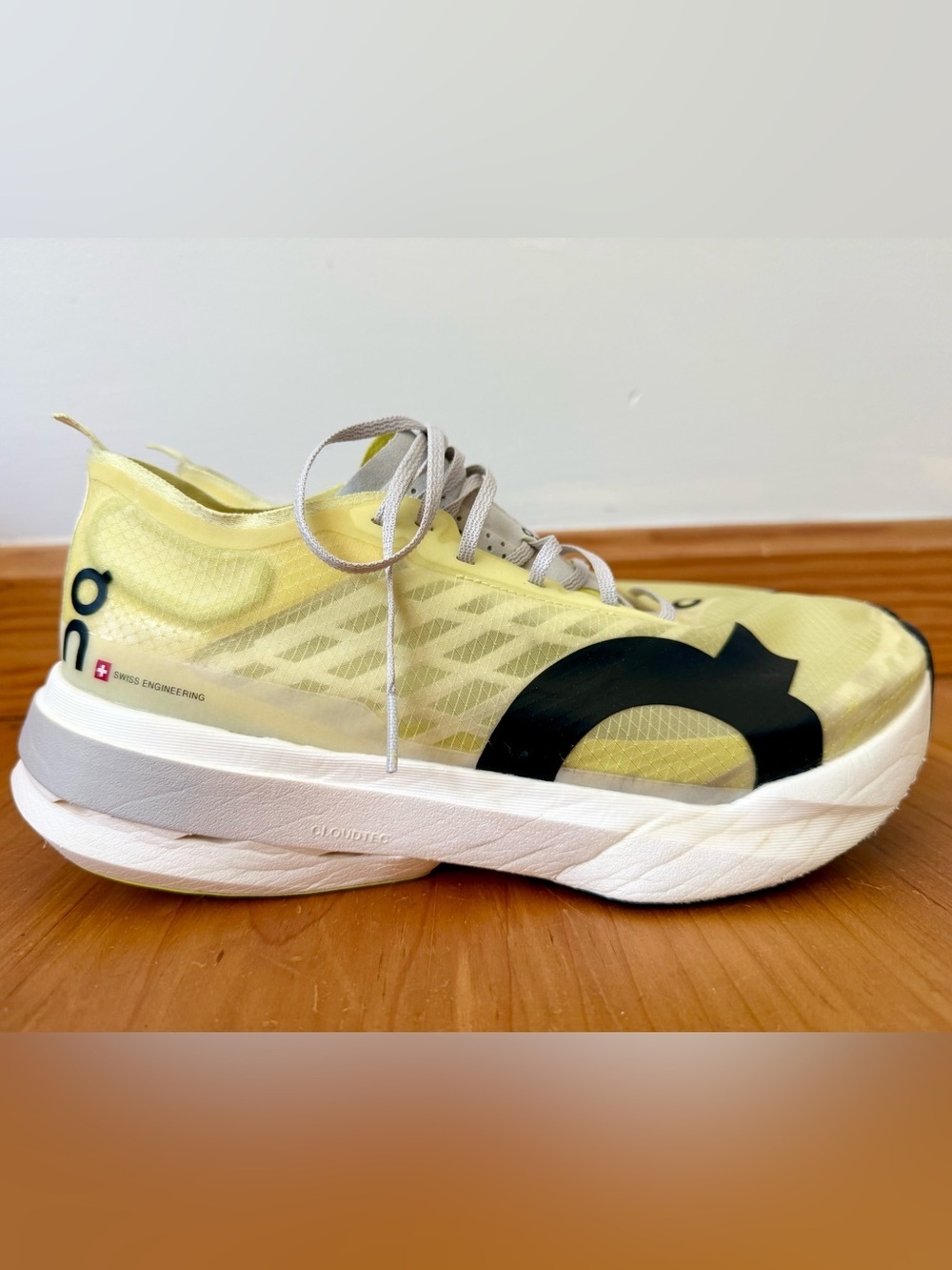 On Running Men's Cloudboom Strike Sneakers | Size 8 (EU 41) - Picture 2 of 12